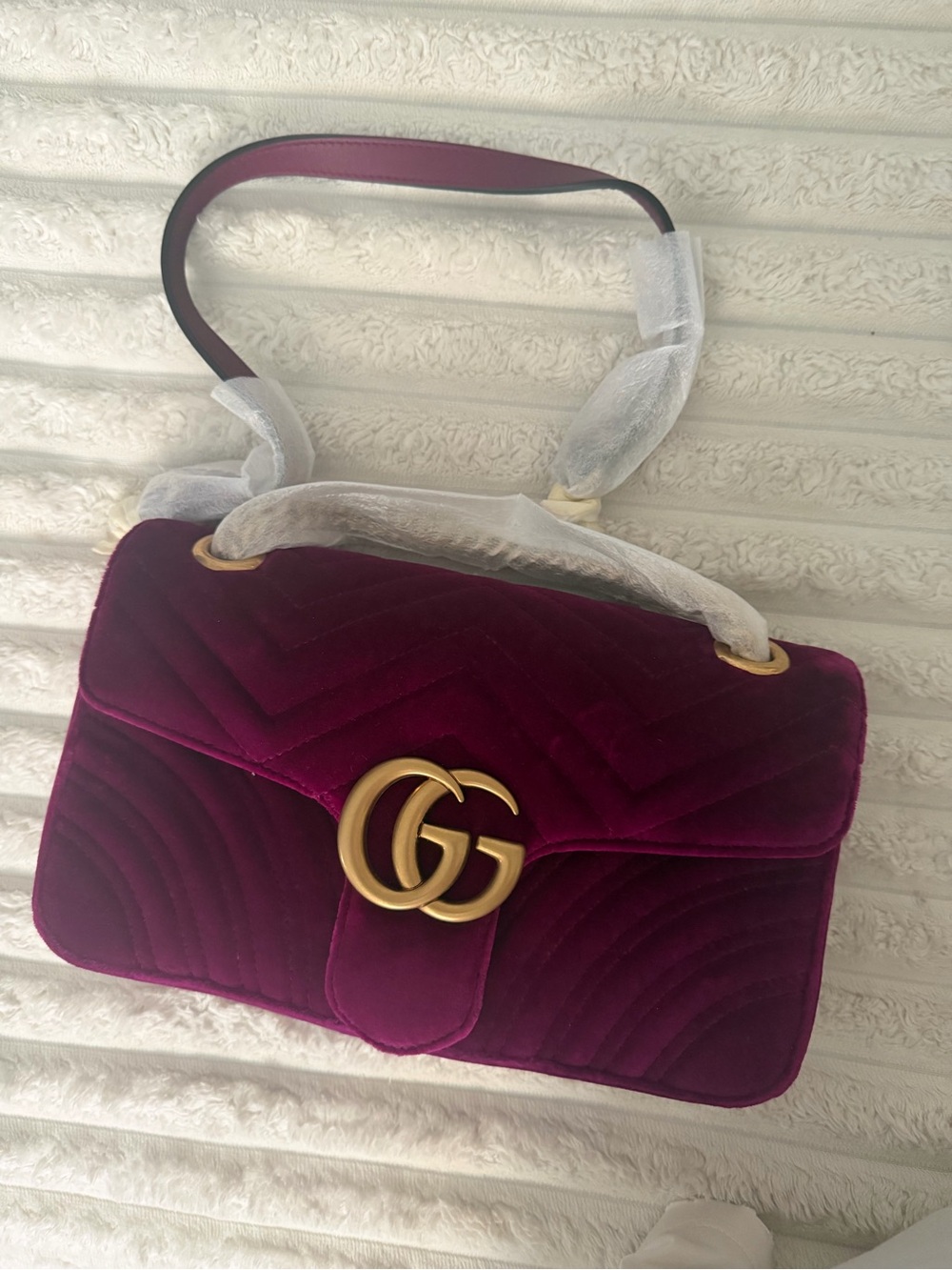 Medium GG Marmont Velvet Matelassé Shoulder Bag in purple